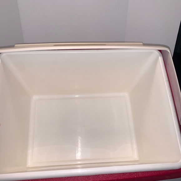 Igloo: “Coke” Cooler Great Condition! The E In “Enjoy” Is Faded on 1 Side - Picture 10 of 12